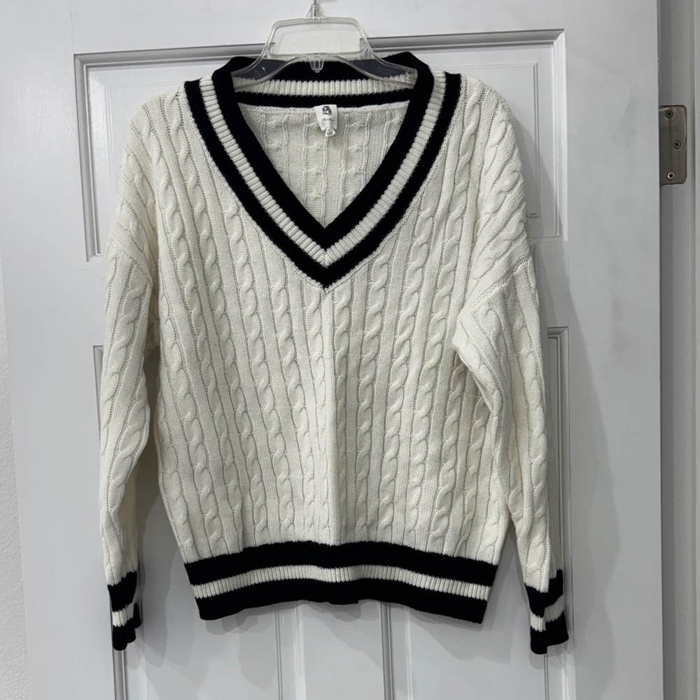 Elegant V-Neck Cable Knit Sweater - Cream and Black